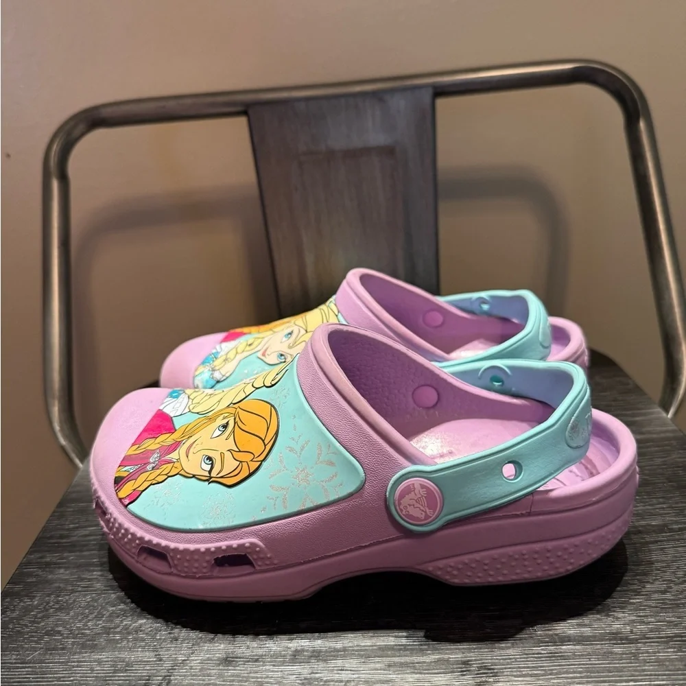 Frozen Crocs - Elsa and Anna Size J1 (big kids) - Picture 8 of 14